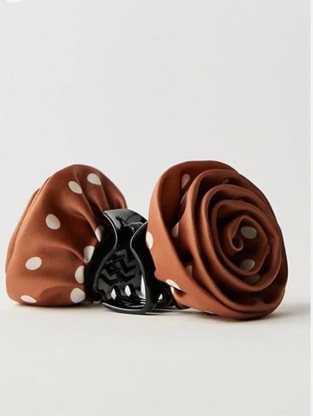 1526. FREE PEOPLE Grand Gesture Floral Clip in Brown and White Polka Dots NWT $1